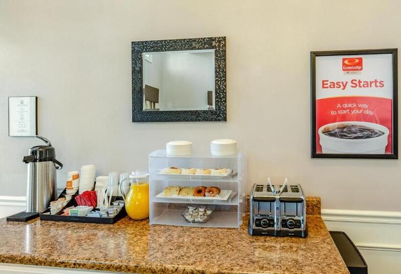 호텔 Econo Lodge Inn & Suites Radfordblacksburg Area