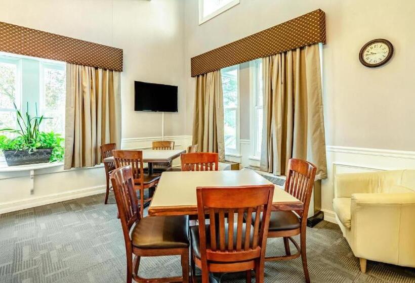 호텔 Econo Lodge Inn & Suites Radfordblacksburg Area