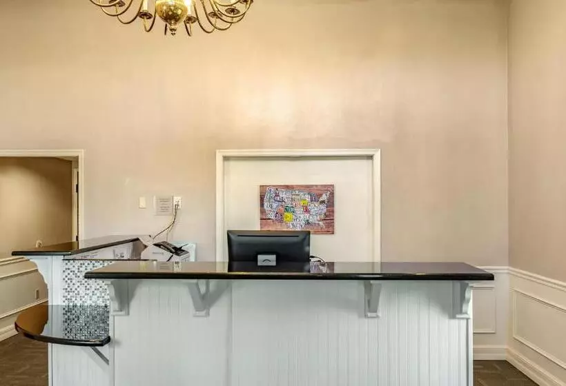 ホテル Econo Lodge Inn & Suites Radfordblacksburg Area