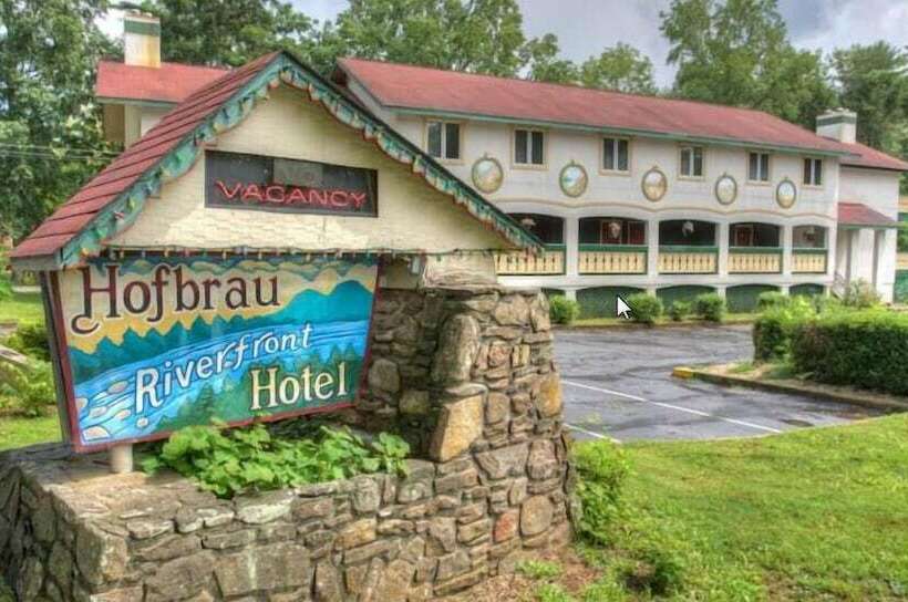 Отель Hofbrau Riverfront