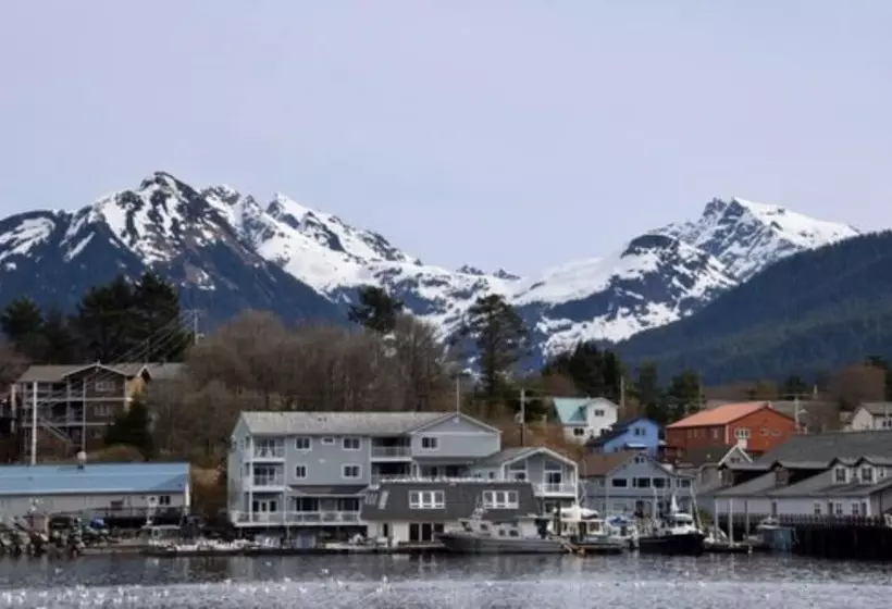 Hotelli Longliner Lodge And Suites