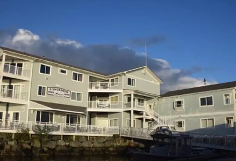 Hotelli Longliner Lodge And Suites