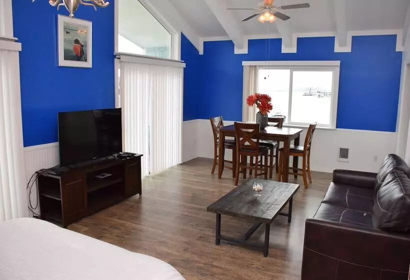 Hotelli Longliner Lodge And Suites