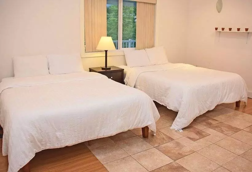 Hotelli Longliner Lodge And Suites