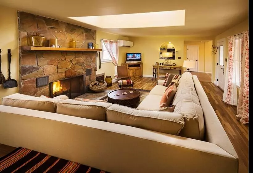 Hotelli Sierra Grande Lodge & Spa
