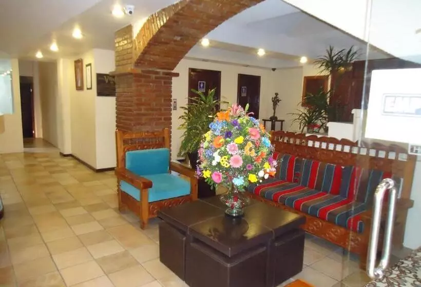 Hotelli Villa De Cortez