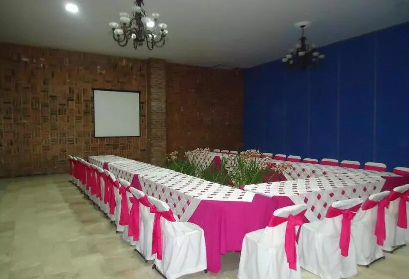 Hotelli Villa De Cortez