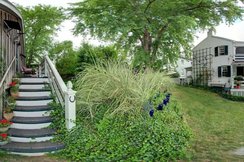 Lily Garden Bed And Breakfast