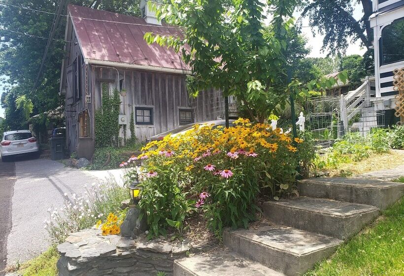 Lily Garden Bed And Breakfast