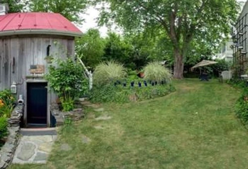 Lily Garden Bed And Breakfast