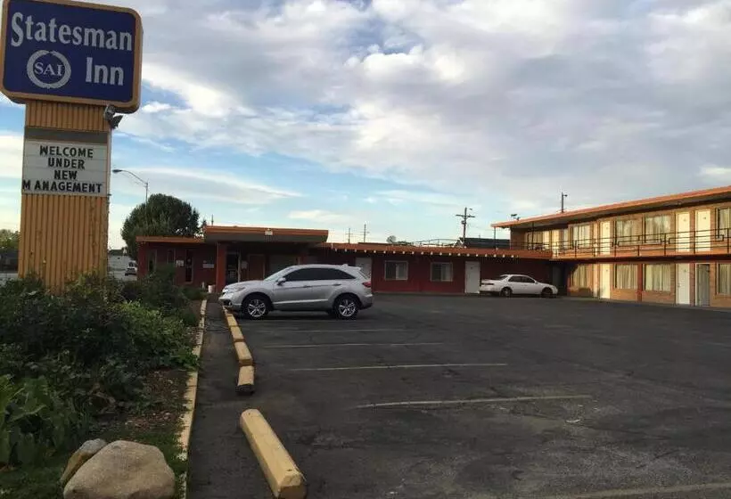 مُتل Statesman Inn