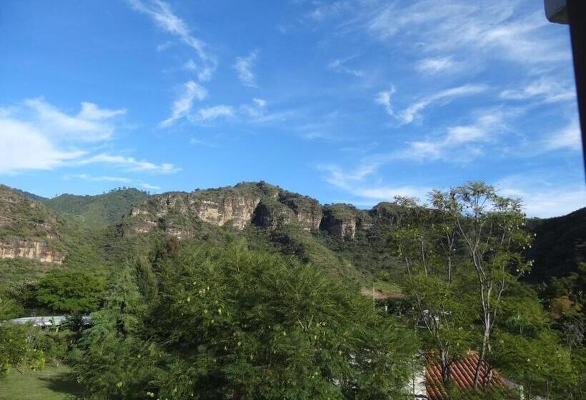 Paradise Hotel Boutique & Lounge