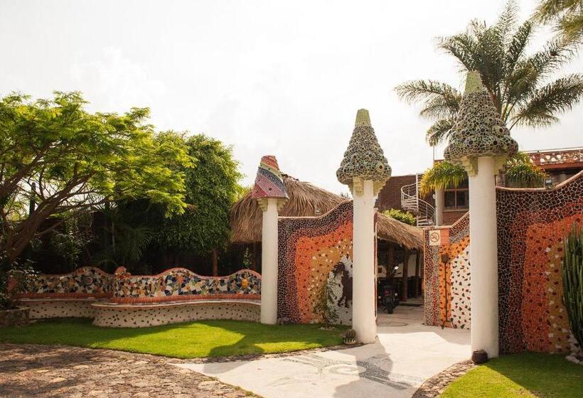 Paradise Hotel Boutique & Lounge