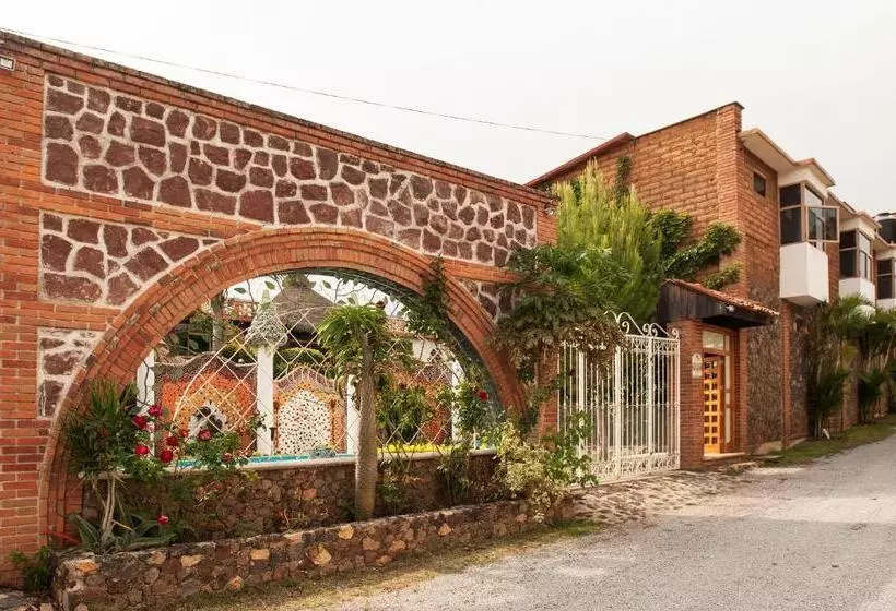 Paradise Hotel Boutique & Lounge