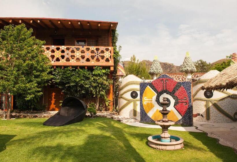 Paradise Hotel Boutique & Lounge