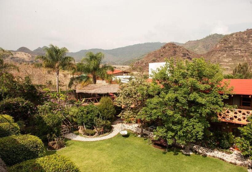 Paradise Hotel Boutique & Lounge