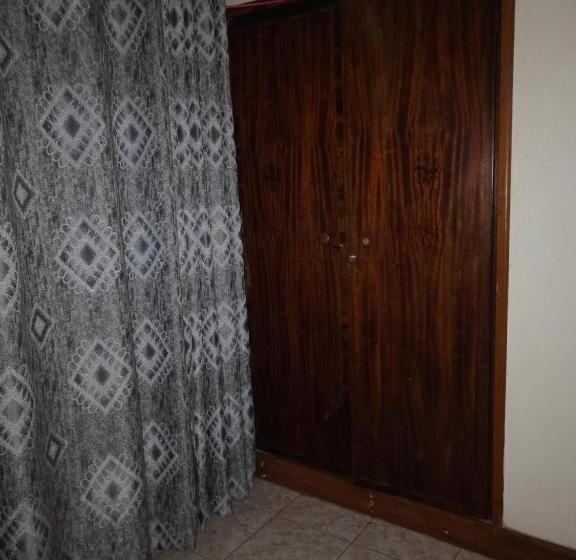 هاستل Albert Grand Palace   Masindi