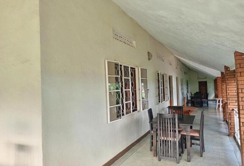هاستل Albert Grand Palace   Masindi