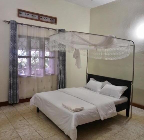 هاستل Albert Grand Palace   Masindi