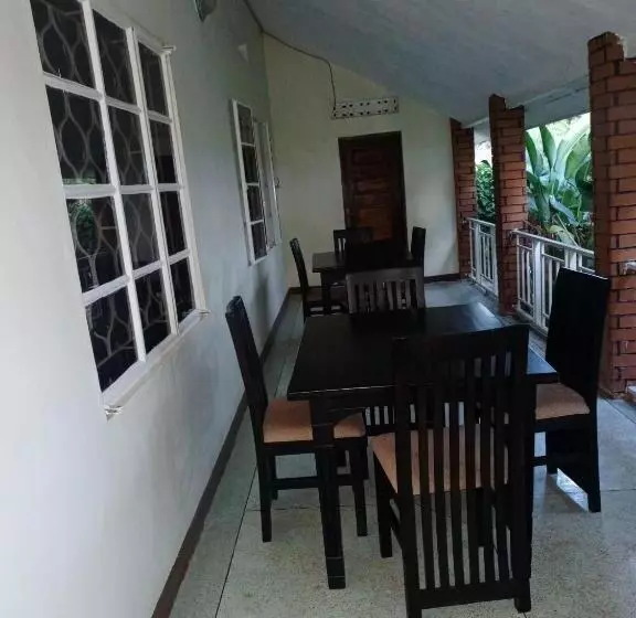هاستل Albert Grand Palace   Masindi
