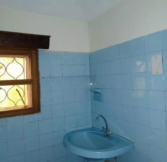 هاستل Albert Grand Palace   Masindi