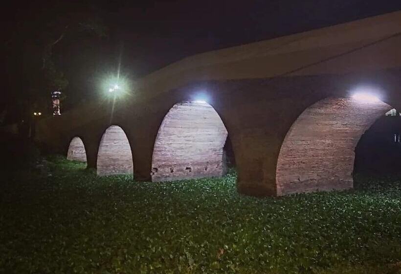 تختخواب و صبحانه Hostal Calle Real