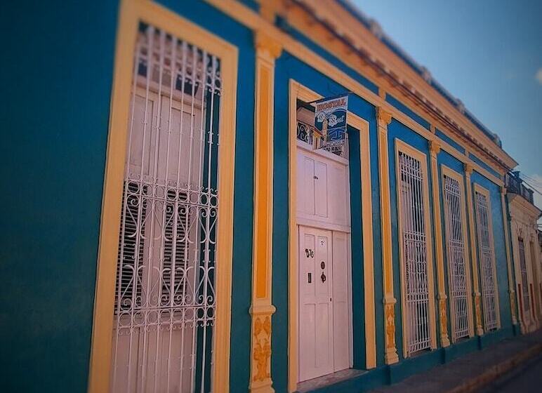 تختخواب و صبحانه Hostal Calle Real