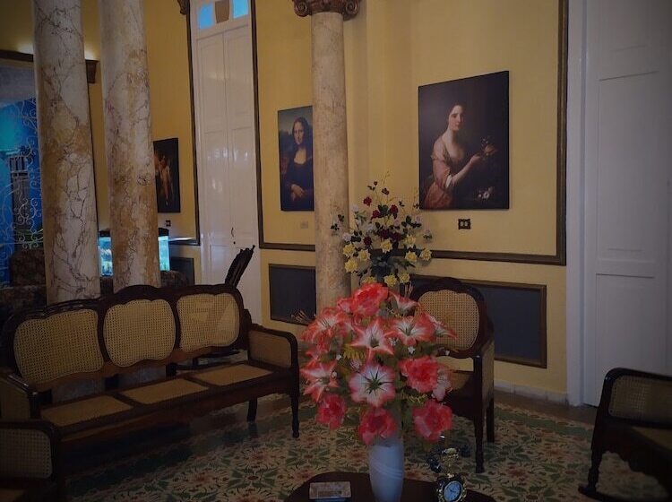 تختخواب و صبحانه Hostal Calle Real