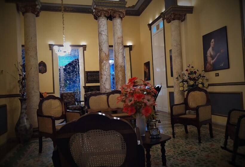 تختخواب و صبحانه Hostal Calle Real