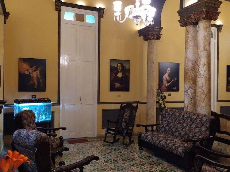 تختخواب و صبحانه Hostal Calle Real