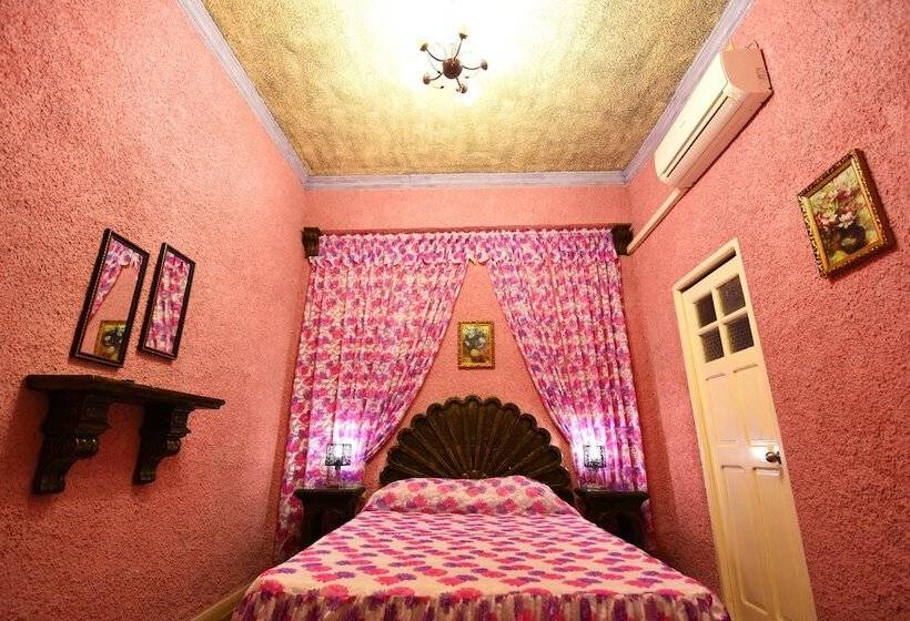 تختخواب و صبحانه Hostal Calle Real