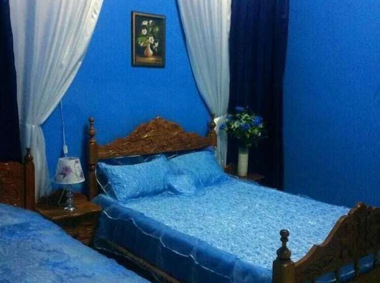 تختخواب و صبحانه Hostal Calle Real