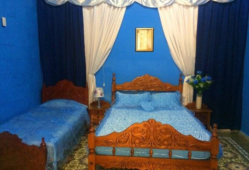 تختخواب و صبحانه Hostal Calle Real