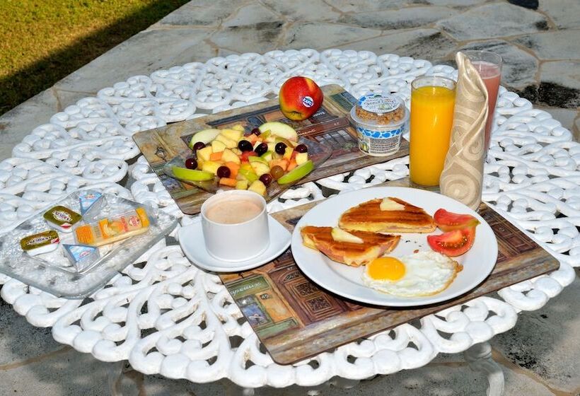 Bed and Breakfast Hostal Doña Amalia Cuba