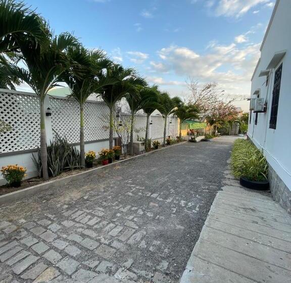 تختخواب و صبحانه Mũi Né Motel