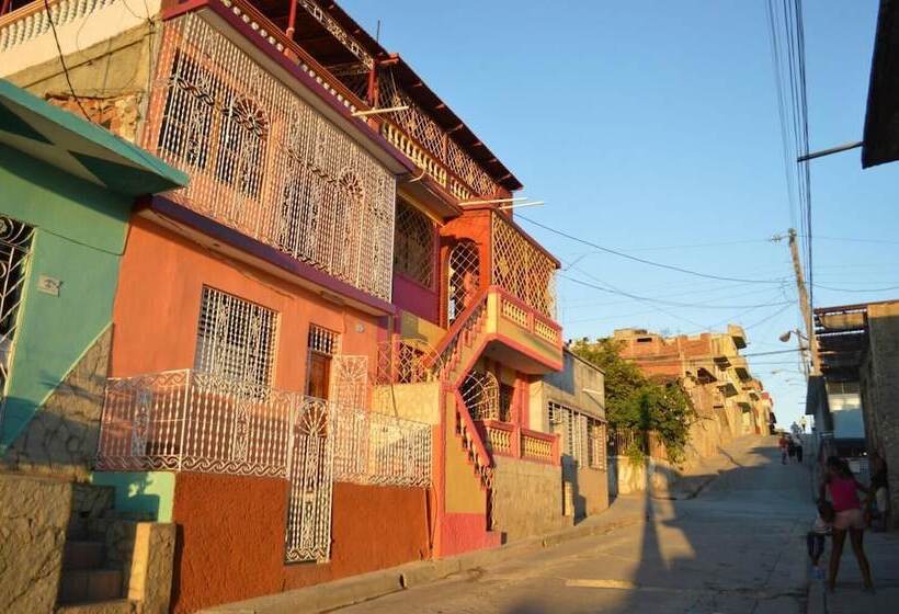 بنسيون Hostal De Arnulfo Y Pucha