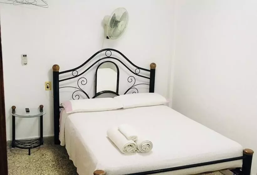 ペンション Hostal De Arnulfo Y Pucha