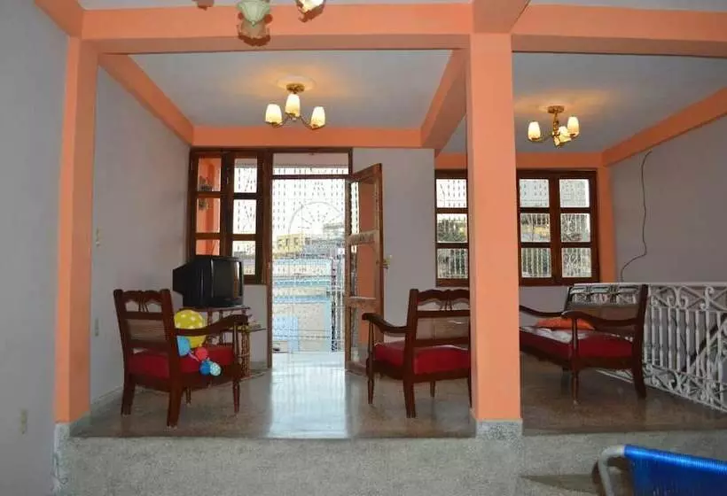 ペンション Hostal De Arnulfo Y Pucha