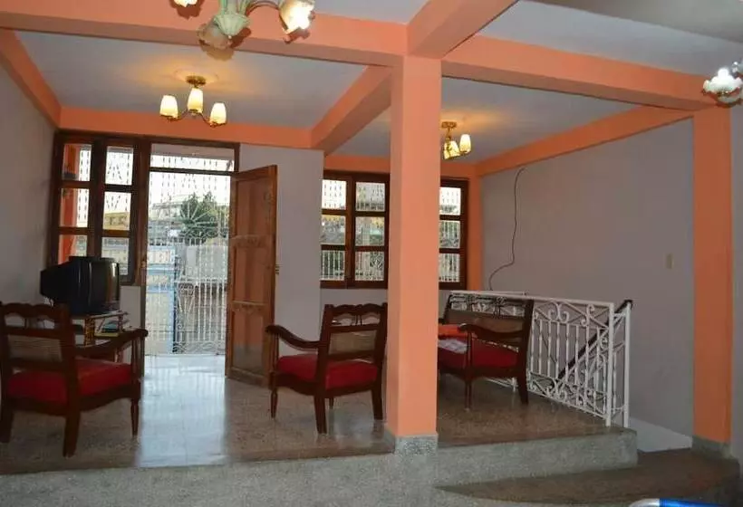 ペンション Hostal De Arnulfo Y Pucha