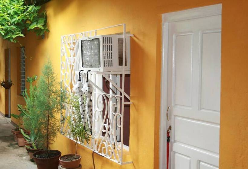 پانسیون Hostal Chinitos