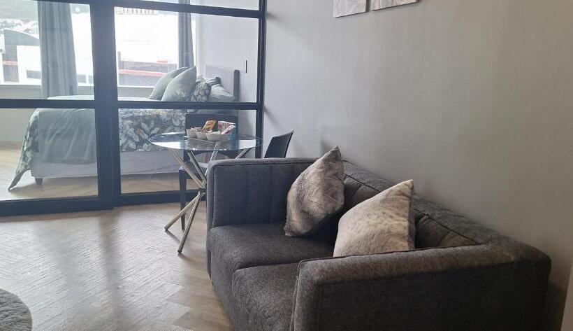 1501 Golden Thibault