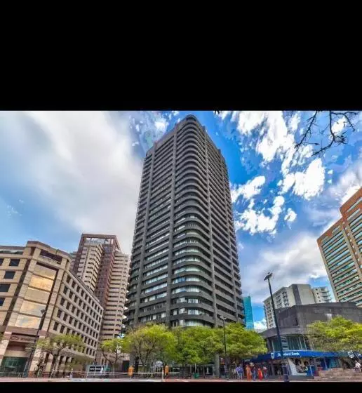 1501 Golden Thibault