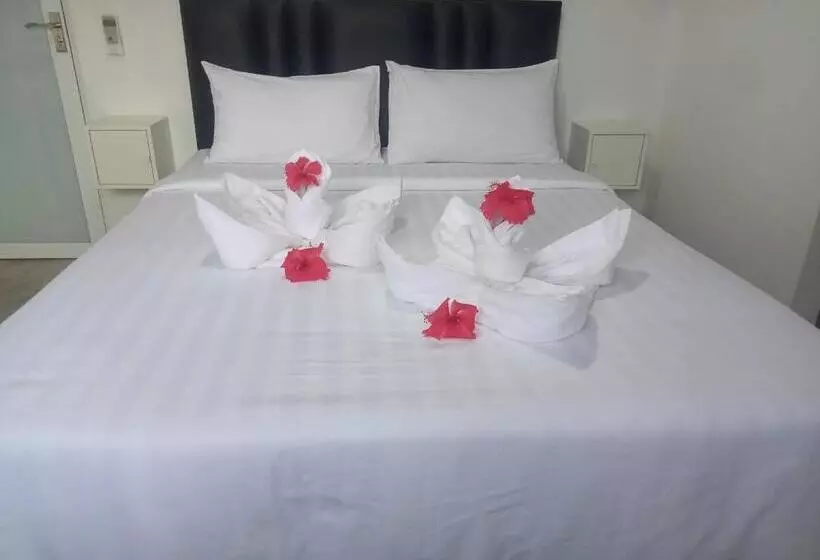 Baan Talay Hostel And Bar