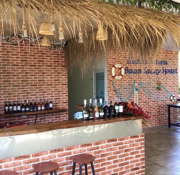 Baan Talay Hostel And Bar