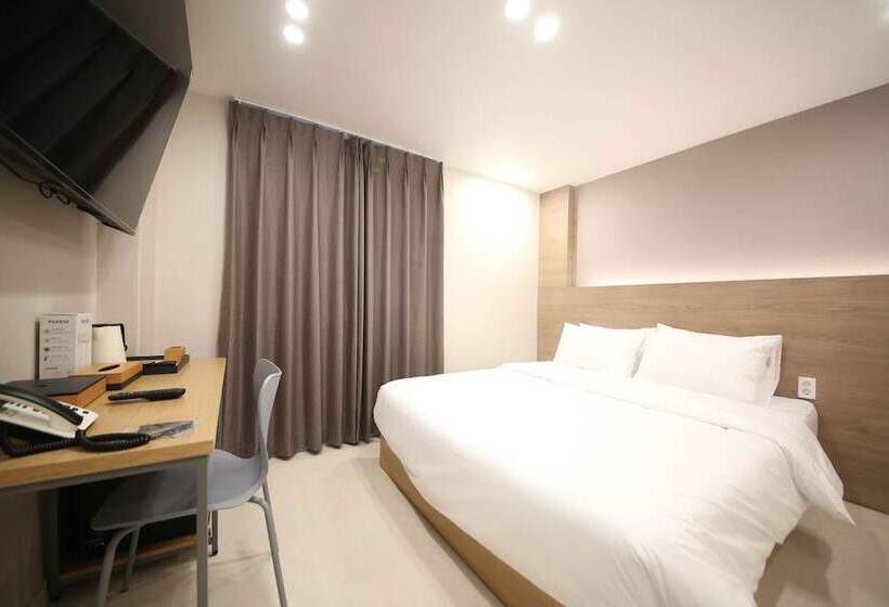 Calm Rest Hotel Masan