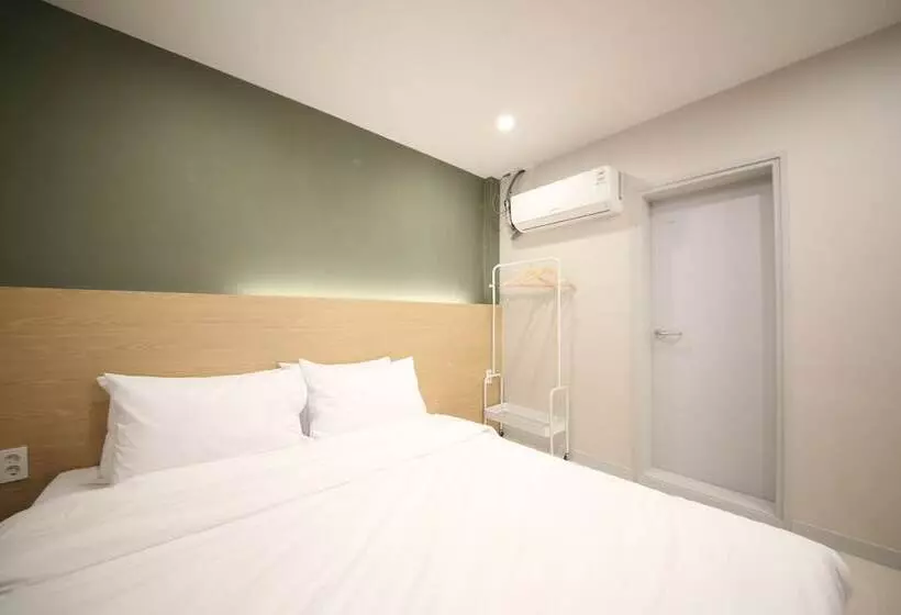 Calm Rest Hotel Masan