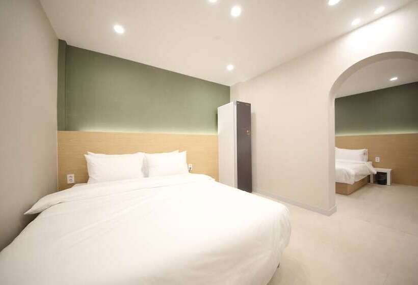 Calm Rest Hotel Masan