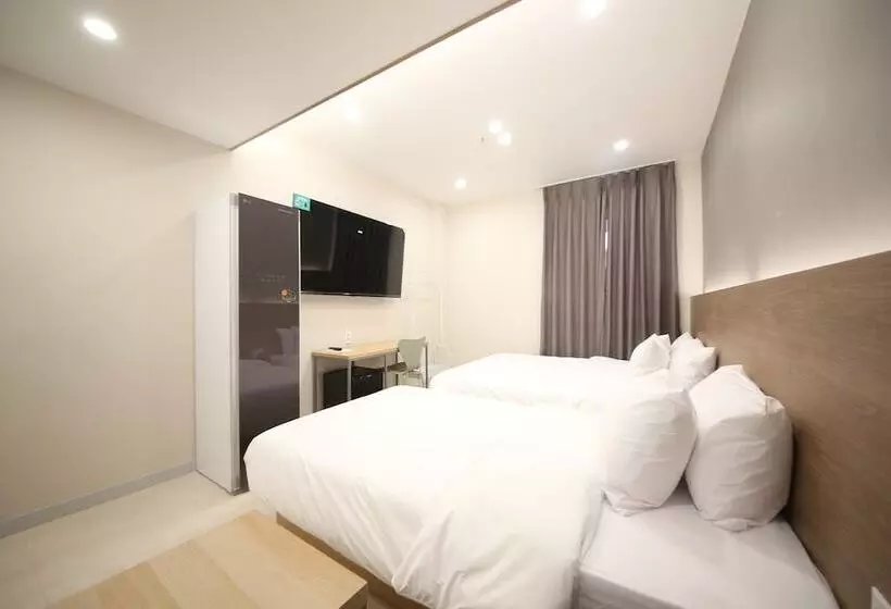 Calm Rest Hotel Masan