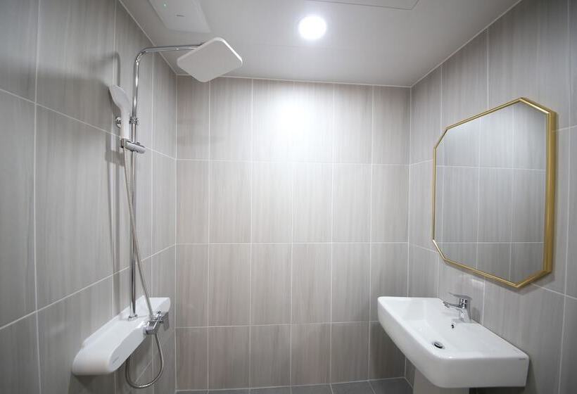 Calm Rest Hotel Masan