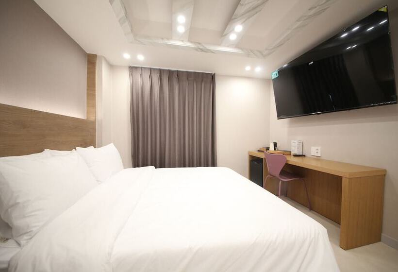 Calm Rest Hotel Masan